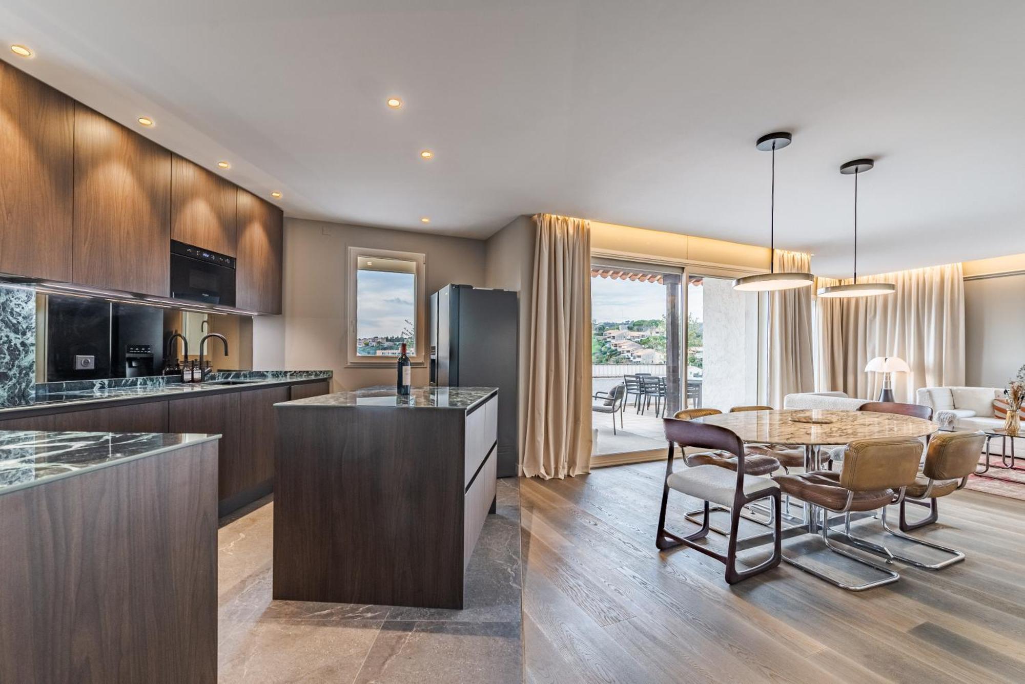 Sur Le Toit, Duplex, 5 Pieces 160m2, Piscine Вильнёв-Лубе